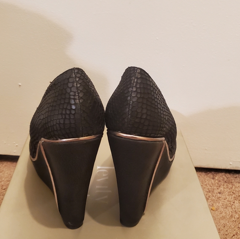 Levity Black Snake Embossed Wedges - Picture 5 of 6